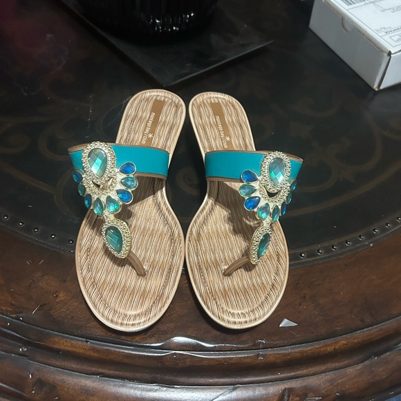 A pair of jewel sandals 🩴 - Picture 5 of 5